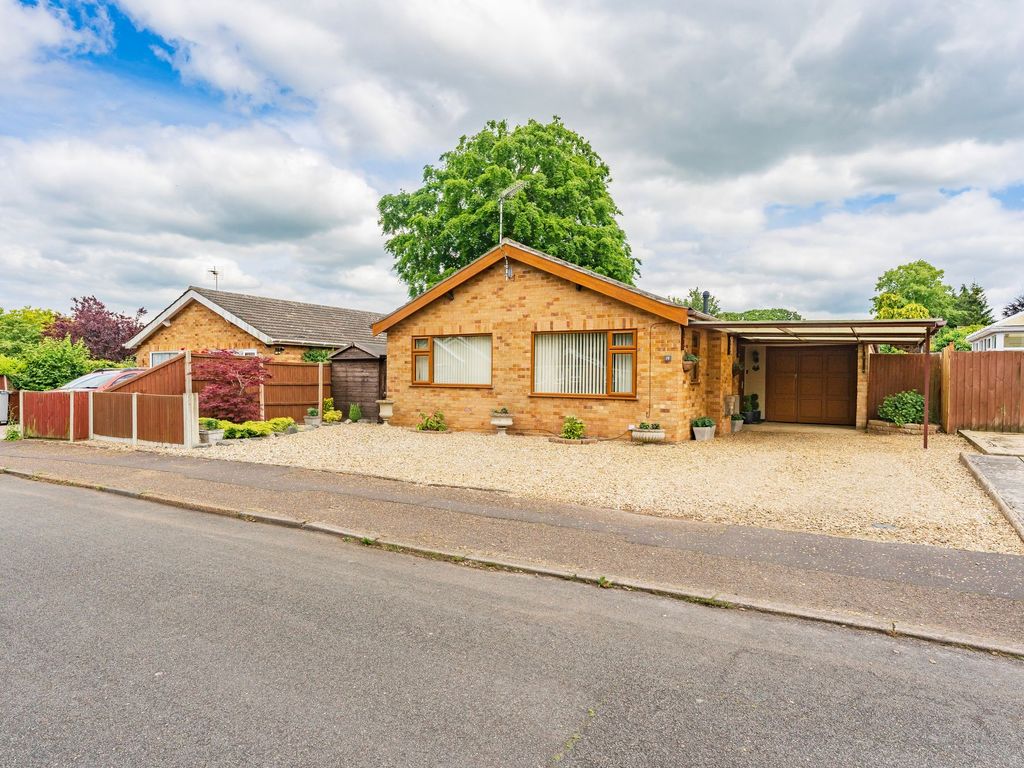 2 bed detached bungalow for sale in Braydeston Crescent, Brundall