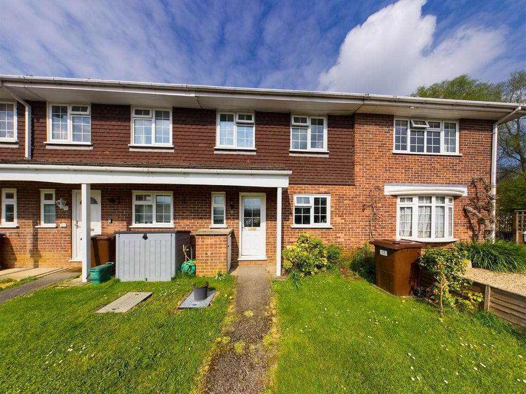 3 bed property for sale in Bourne Meadow, Egham TW20 Zoopla