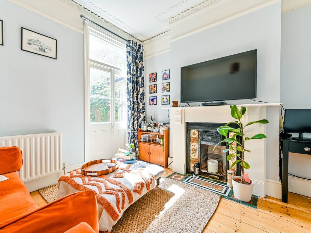 2 bed flat for sale in Tantallon Road, Nightingale Triangle, London
