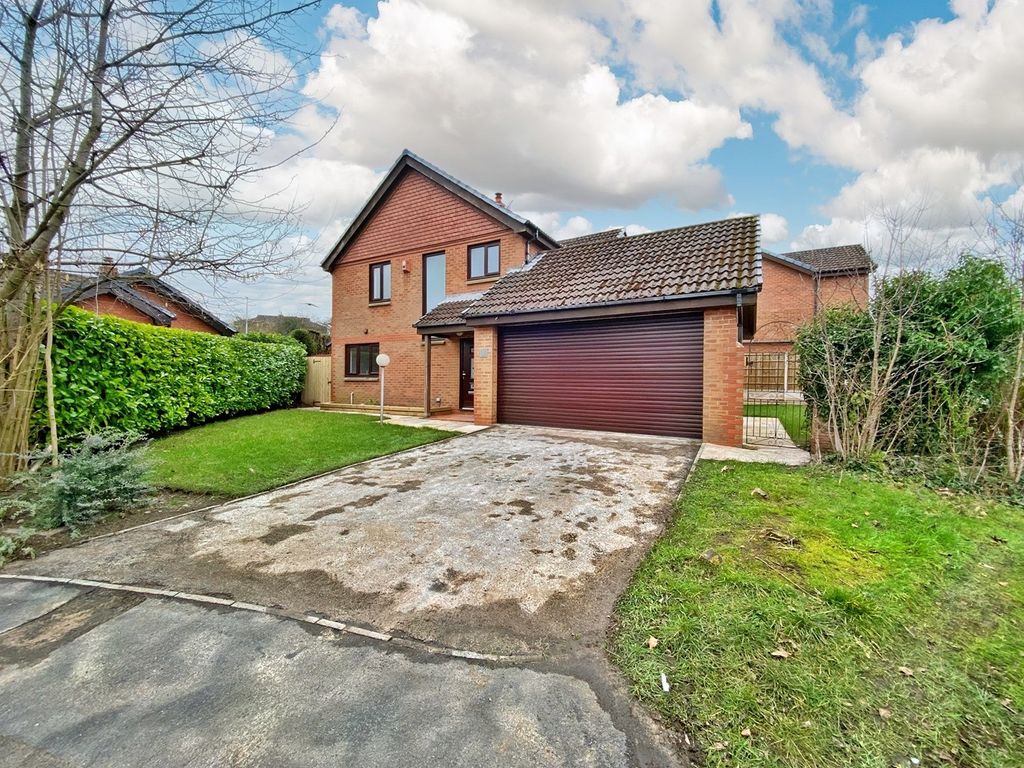 4 bed detached house for sale in Weybridge Close, Appleton, Warrington