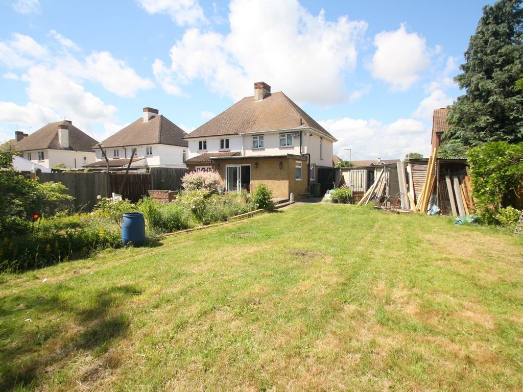 3 bed semidetached house for sale in Viola Avenue, StainesUponThames