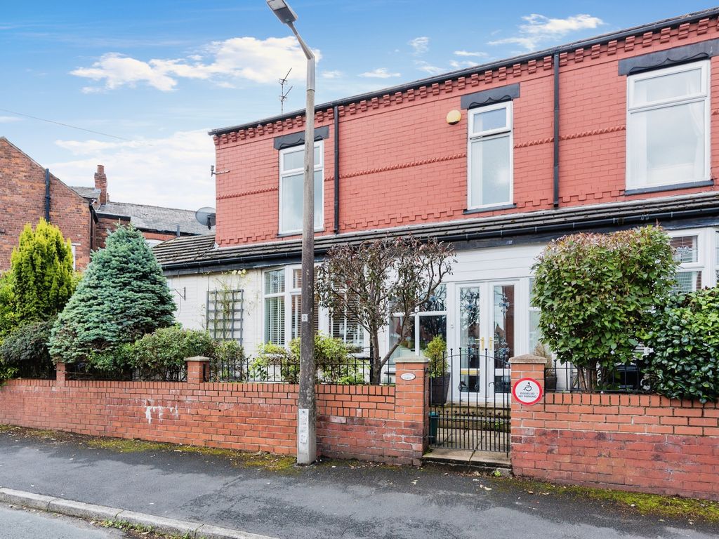 4 bed end terrace house for sale in Arthur Street, Stockport, Greater