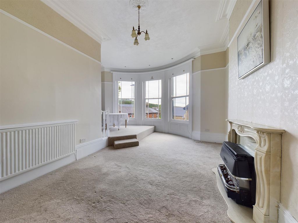 3 bed flat for sale in West Park Terrace, Falsgrave Road, Scarborough