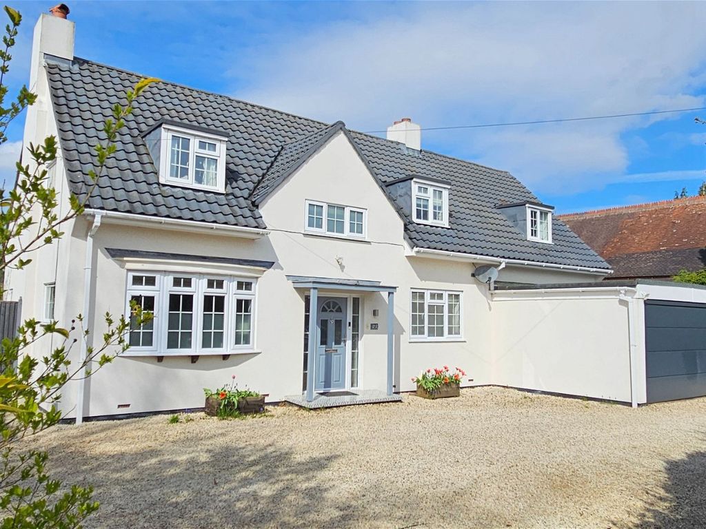 4 bed detached house for sale in Andover Road, Newbury RG14, £835,000
