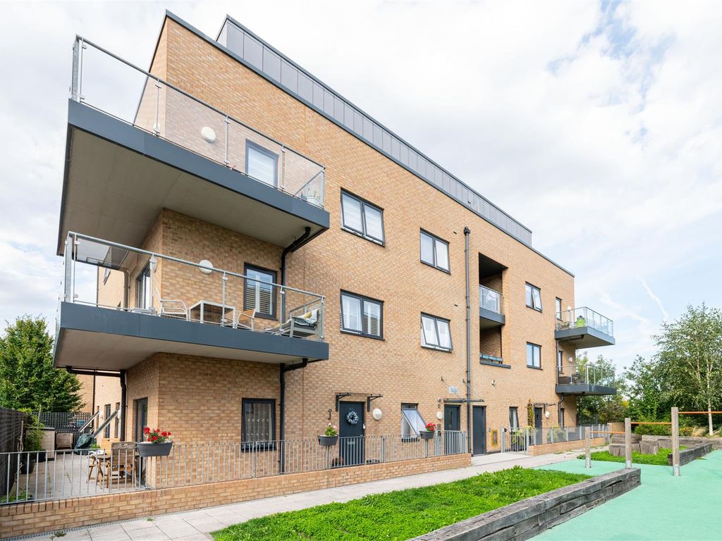 3 bed flat for sale in Thornbury Way, London E17, £525,000 Zoopla