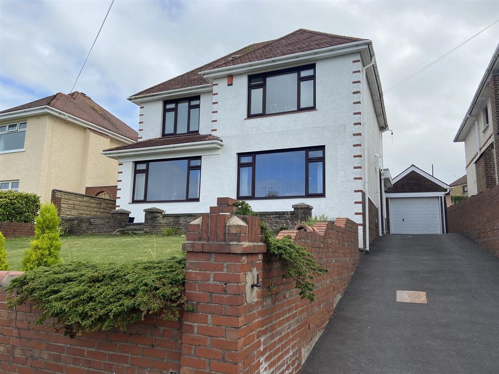 4 bed detached house for sale in Spowart Avenue, Llanelli SA15, £