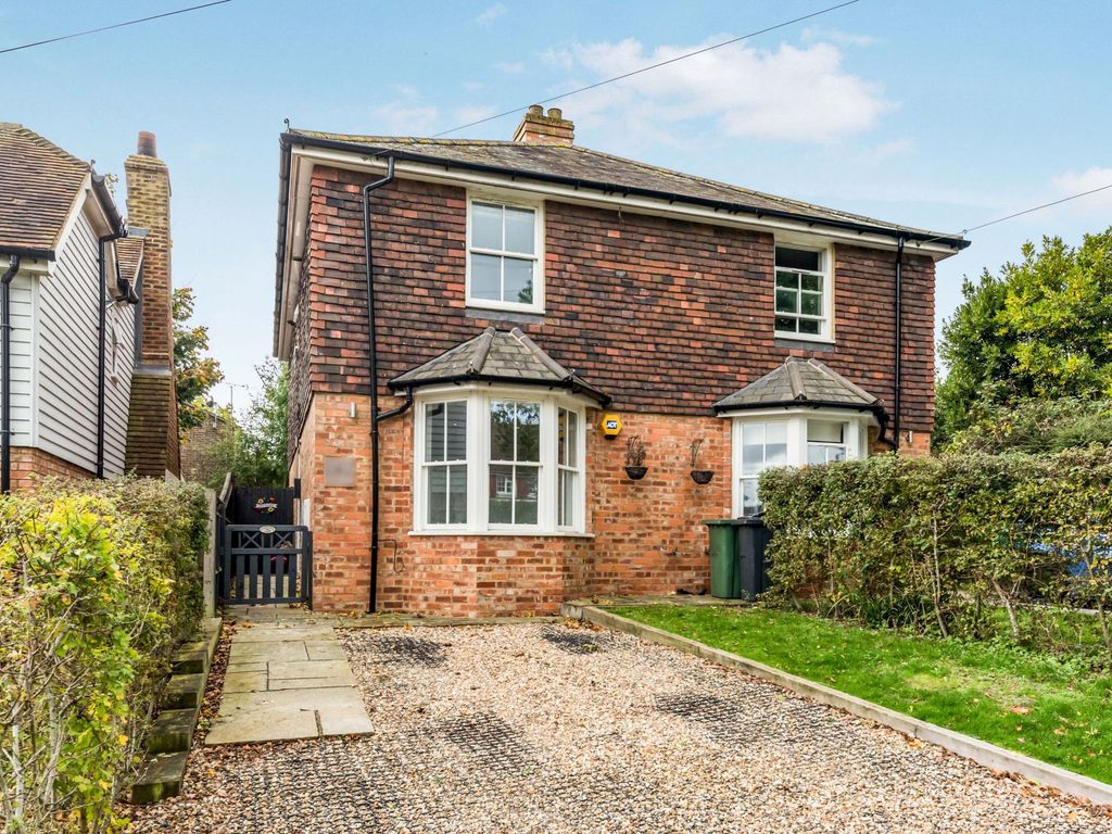 3 bed semidetached house for sale in Grange Road, St. Michaels TN30