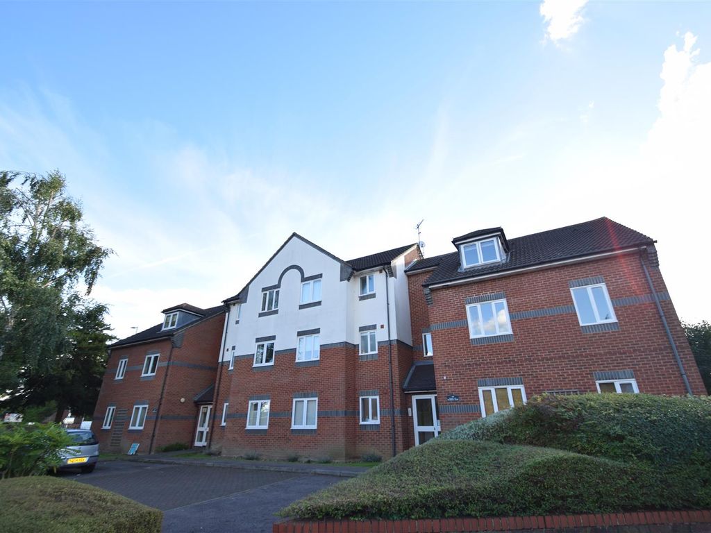 1 bed flat to rent in Brambling Close, Bushey WD23, £1,275 pcm Zoopla