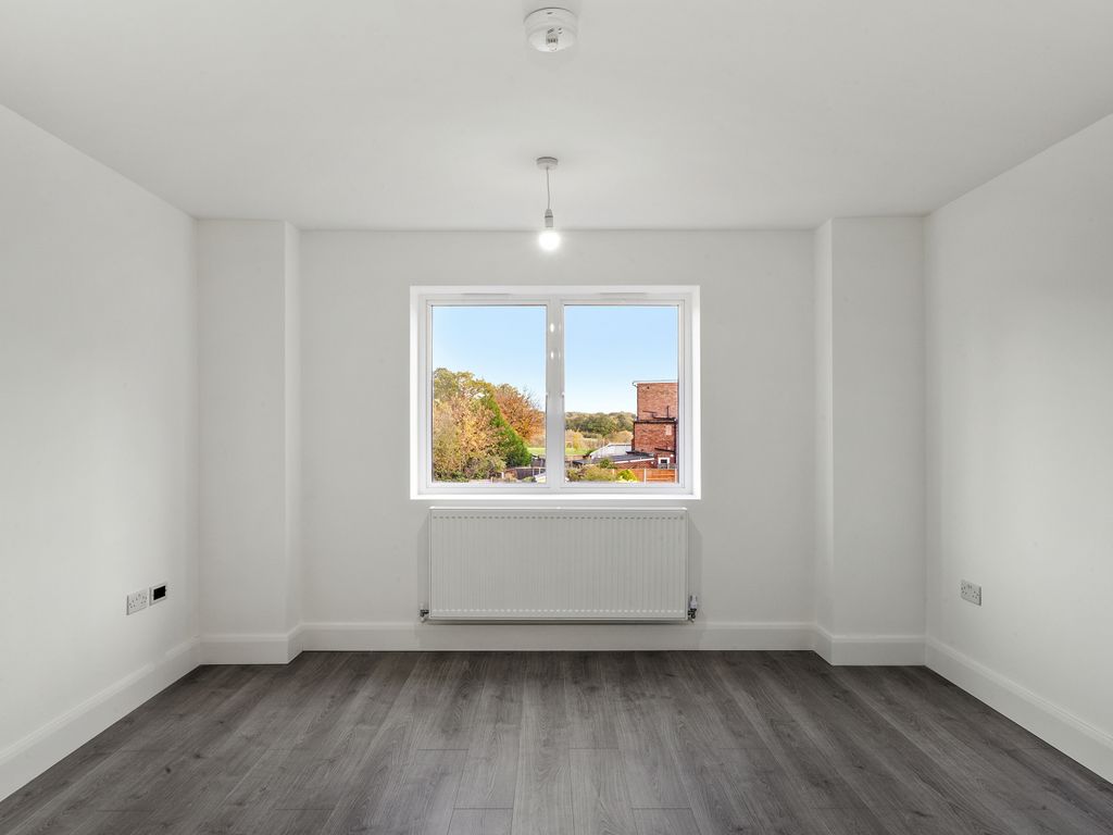 1 bed flat to rent in St. Albans Road, Garston, Watford WD25, £1,350