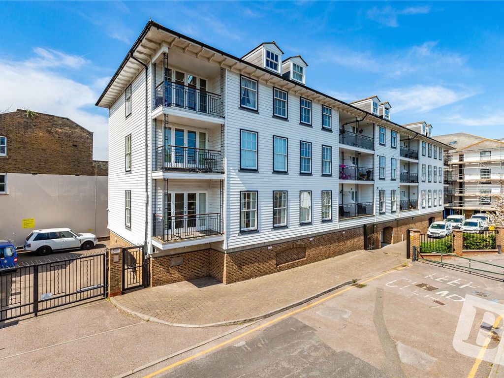 3 bed flat for sale in Commercial Place, Gravesend, Kent DA12 Zoopla