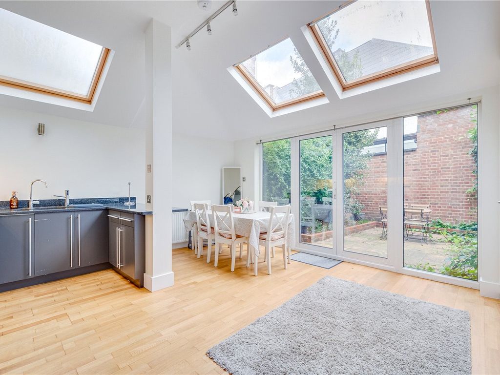 3 bed flat to rent in Parsons Green, London SW6, £4,200 pcm Zoopla