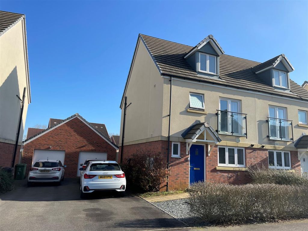 4 bed semidetached house for sale in Homington Avenue, Coate, Swindon