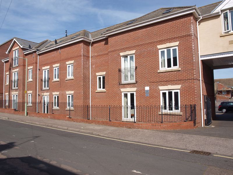 2 bed flat to rent in Wollaston Road, Lowestoft NR32, £600 pcm Zoopla