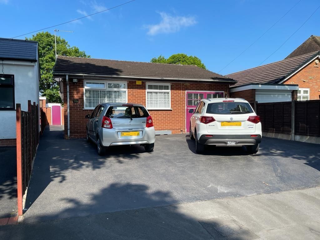 4 bed bungalow for sale in Hollyhedge Road, West Bromwich, West
