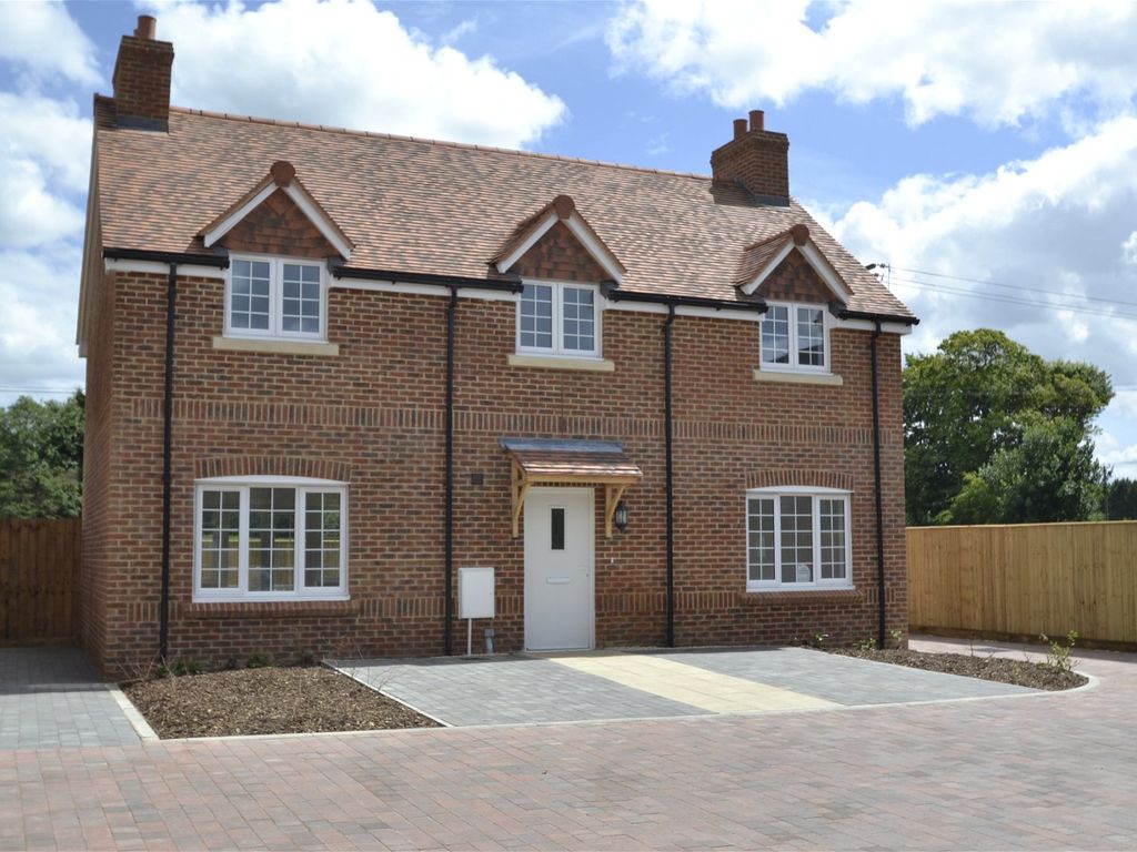 4 bed detached house to rent in Hermitage, Berkshire RG18, £2,400 pcm