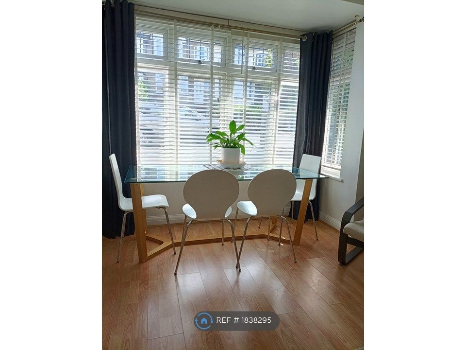 3 bed terraced house to rent in Norbury Cross, London SW16, £2,650 pcm