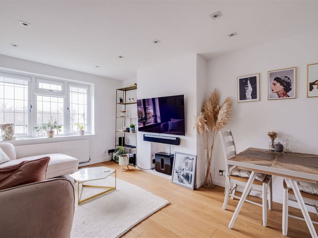 2 bed for sale in Monks Close, Enfield EN2, £450,000 Zoopla