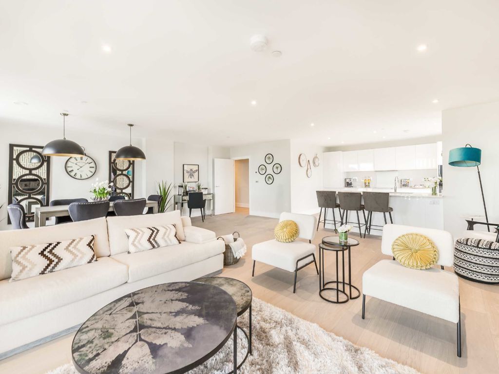 New home, 3 bed flat for sale in Yelverton Road, London SW11, £