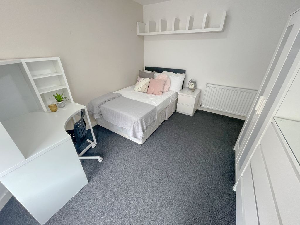 3 bed shared to rent in Jubilee Drive, Kensington