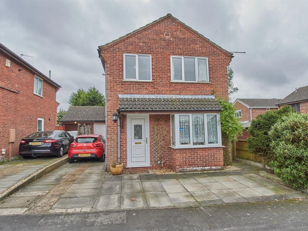 3 bed detached house for sale in Willow Close, Burbage, Hinckley LE10