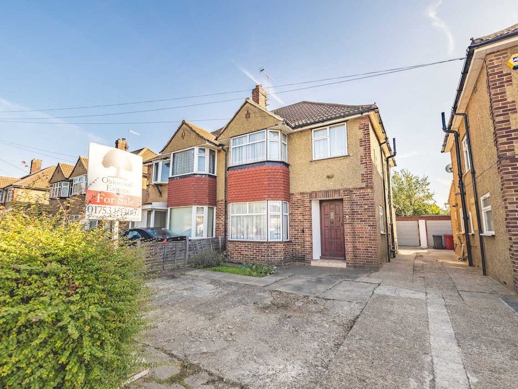 4 bed semidetached house for sale in Hillary Road, Langley SL3, £