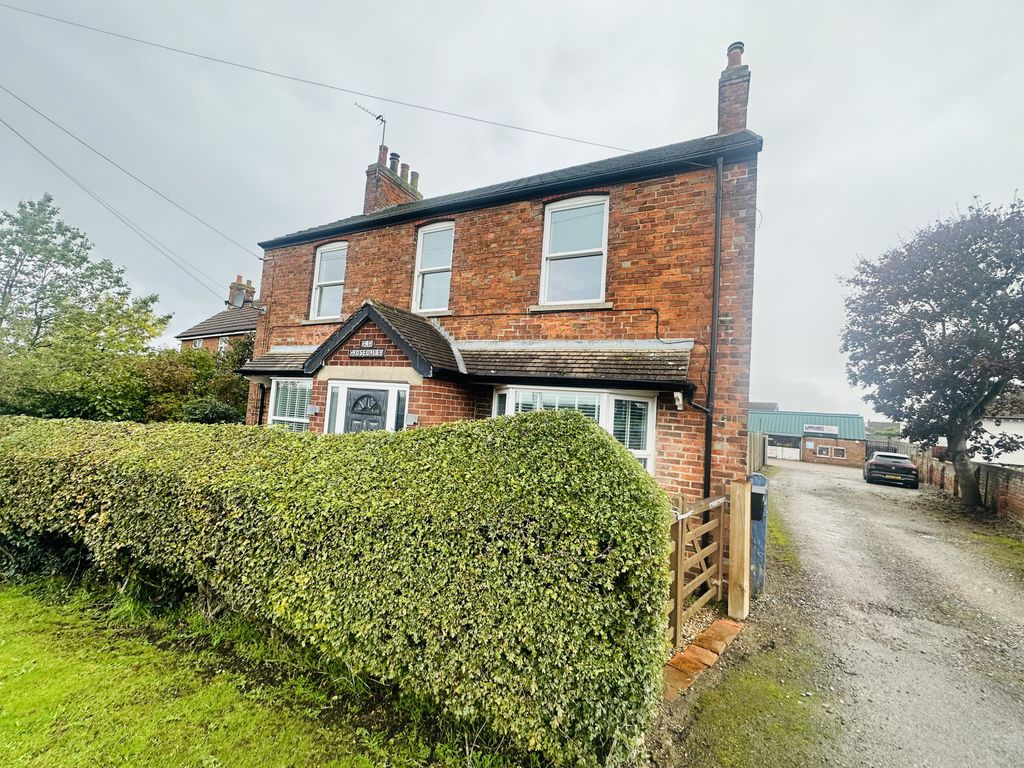 4 bed detached house for sale in Hull Road, Hull, Yorkshire HU11, £