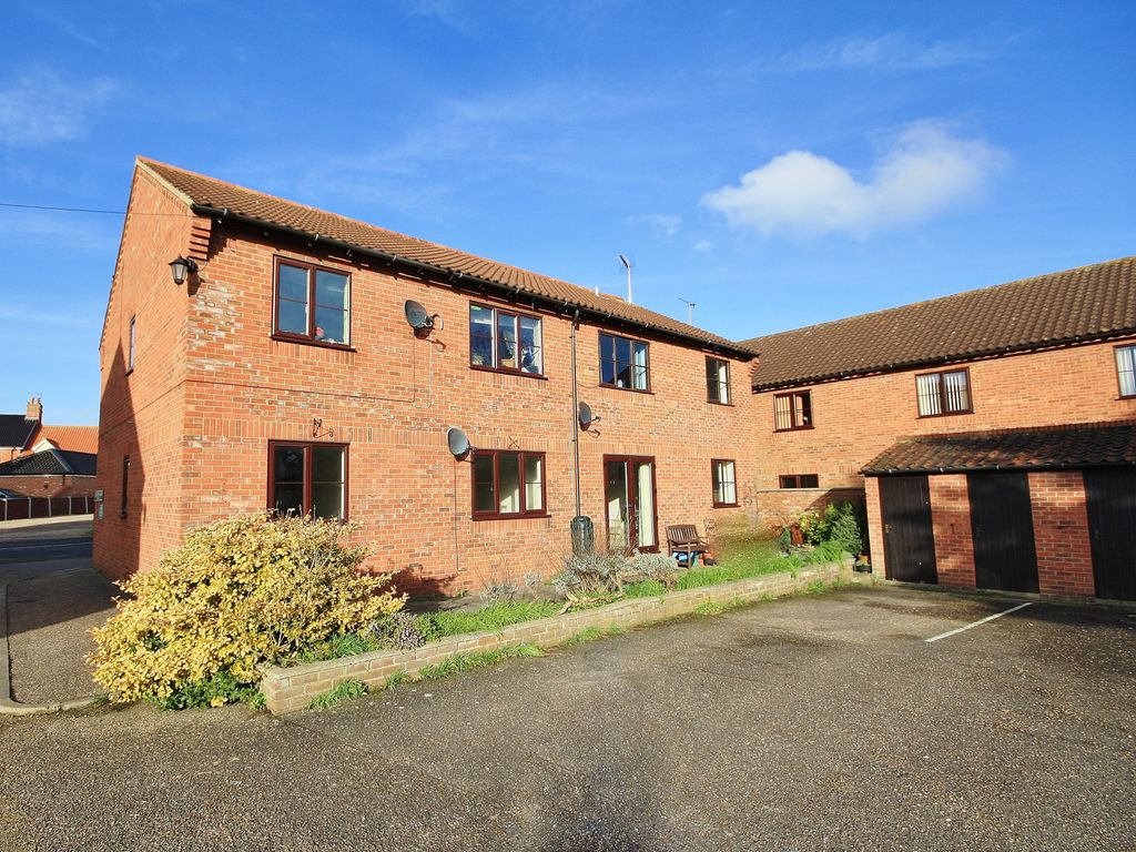 2 bed flat to rent in Old Road, Acle, Norwich NR13 Zoopla