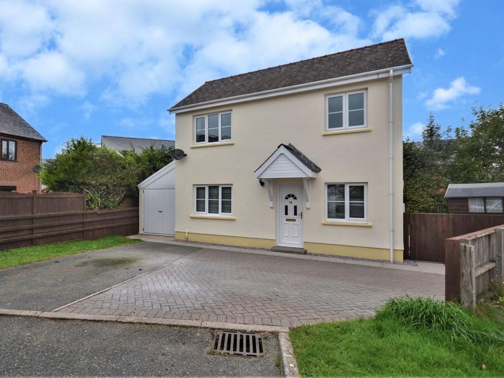 3 bed detached house for sale in Tudor Gardens, Merlins Bridge
