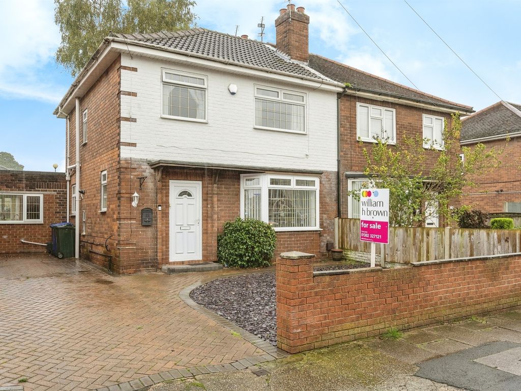3 bed semidetached house for sale in Attlee Avenue, New Rossington