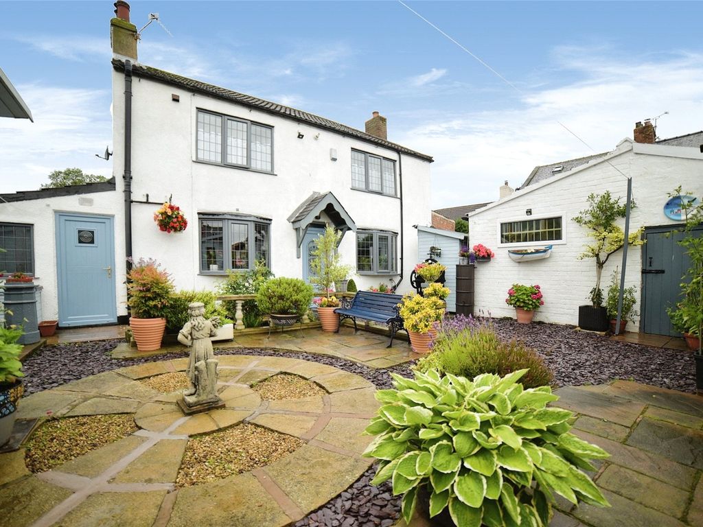 2 bed cottage for sale in The Green, Rawcliffe, Goole DN14, £260,000