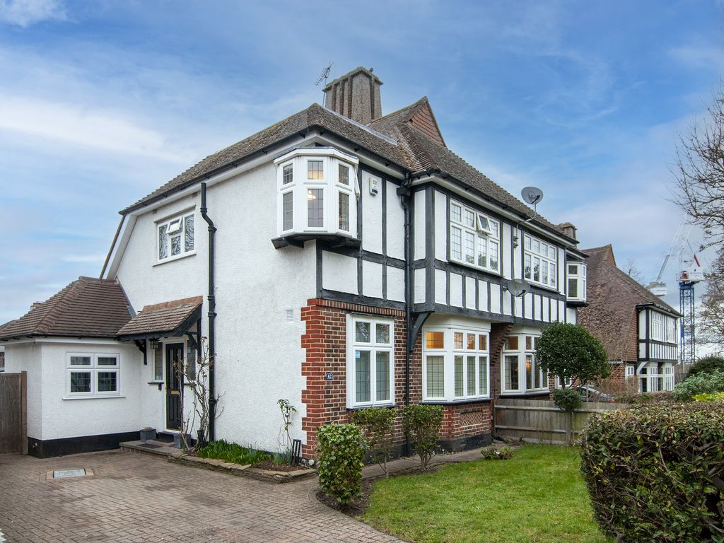 4 bed semidetached house for sale in West Common Road, Hayes, Bromley