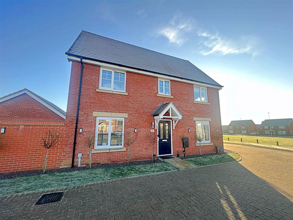 4 bed detached house for sale in Britannia Way, Norwich NR5 Zoopla