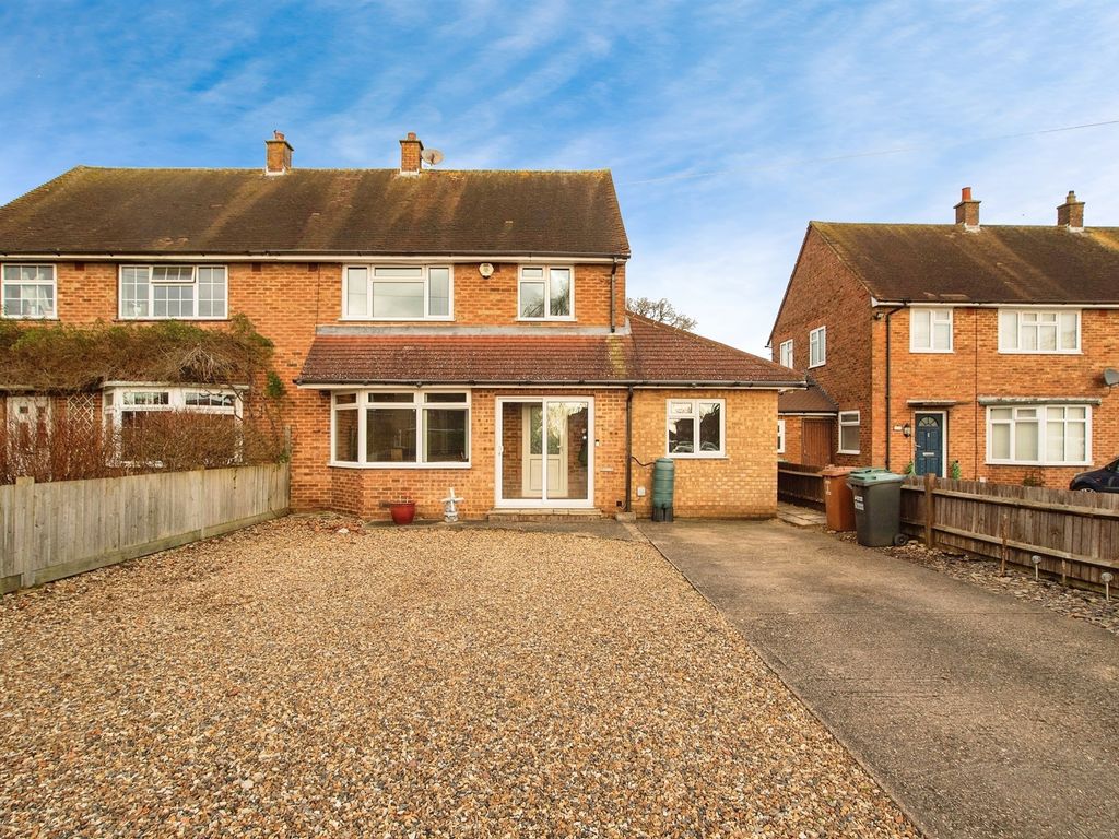 4 bed semidetached house for sale in Toms Lane, Bedmond, Abbots