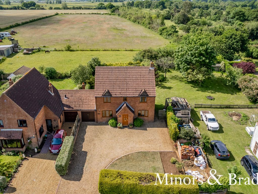 4 bed linkdetached house for sale in Marsh Road, Potter Heigham, Great