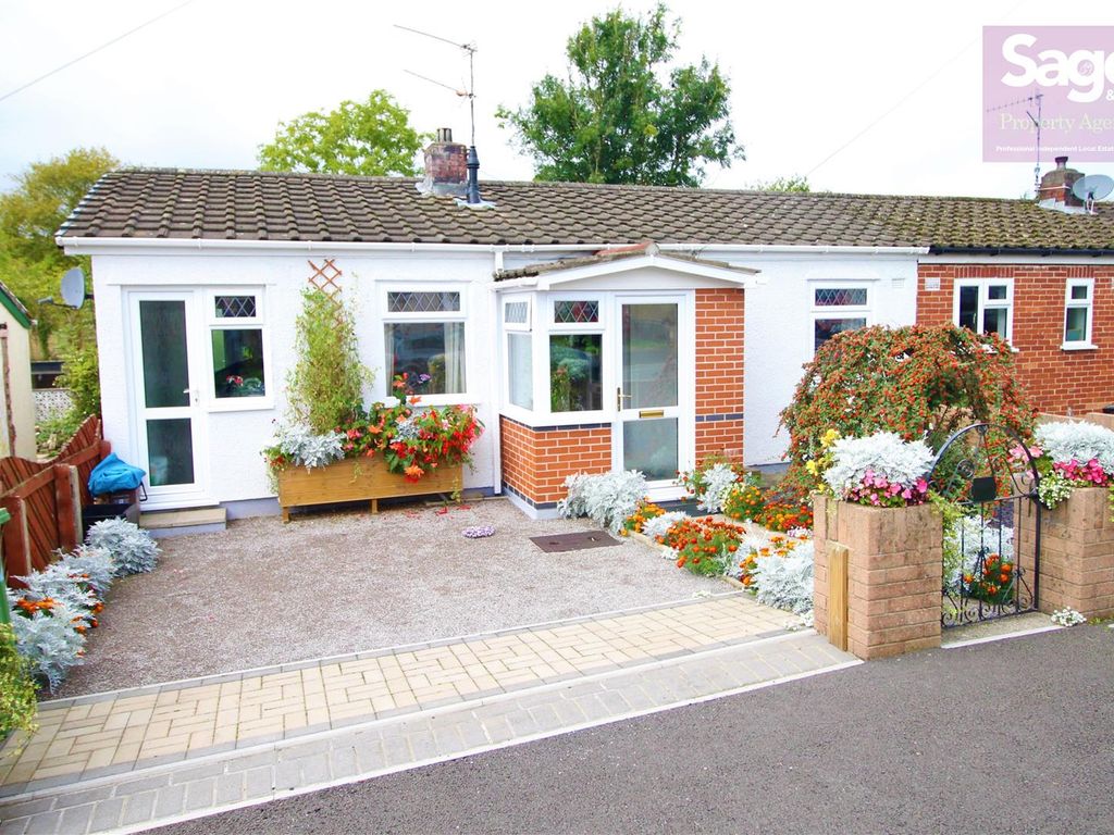 2 bed semidetached bungalow for sale in The Walk, New Inn, Pontypool