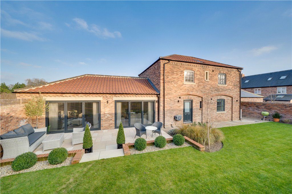 5 bed linkdetached house for sale in Canal Lane, Littlethorpe, Ripon