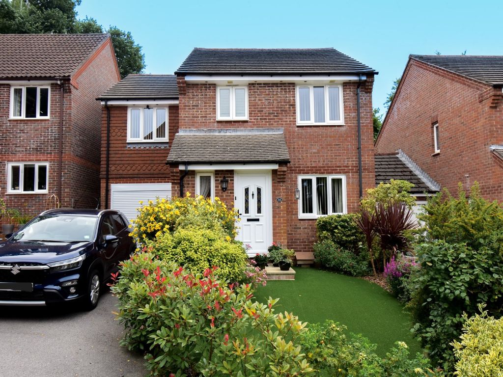 4 Bed Link Detached House For Sale In Pellings Farm Close Crowborough