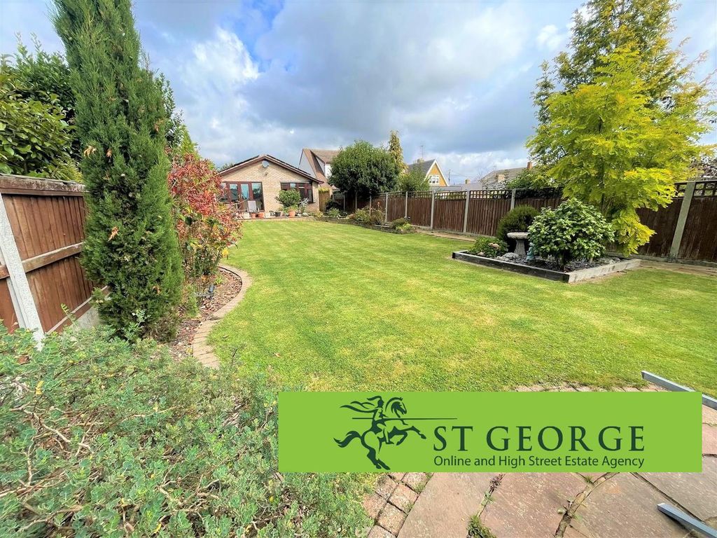 3 bed detached bungalow for sale in Alexandra Road, Rayleigh SS6, £