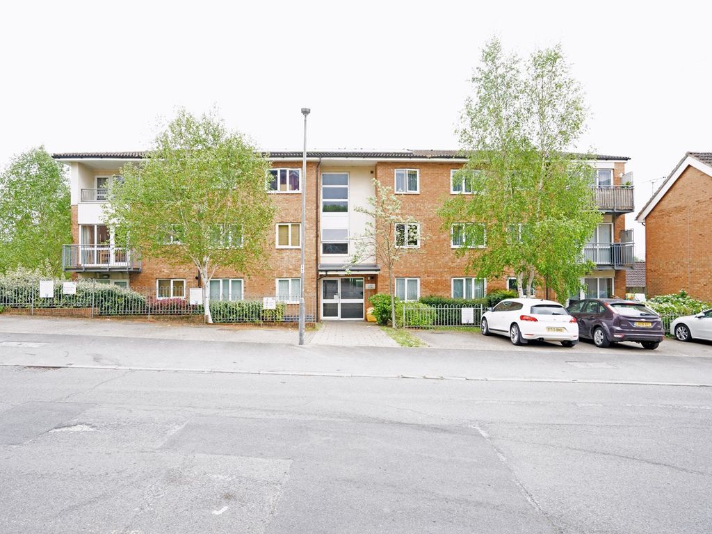 2 bed flat for sale in St Hughs Avenue, High HP13 Zoopla