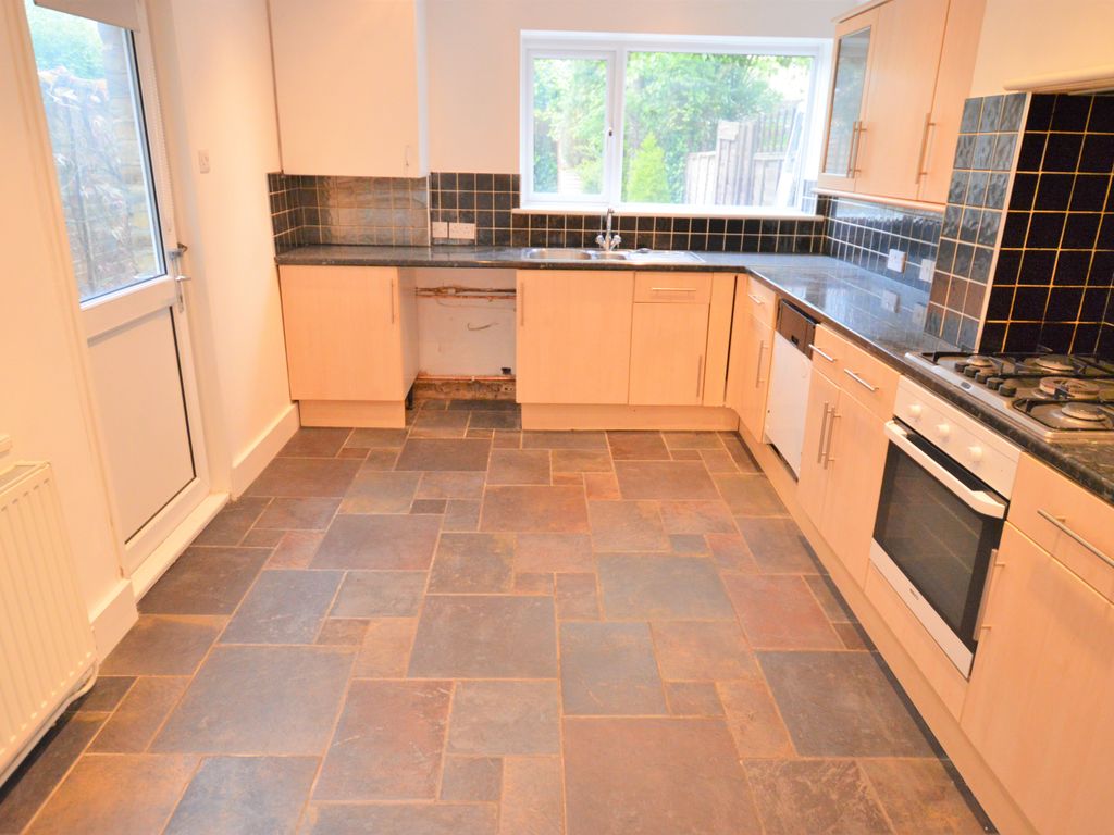 3 bed end terrace house to rent in Maidenhead, Berkshire SL6, £1,675