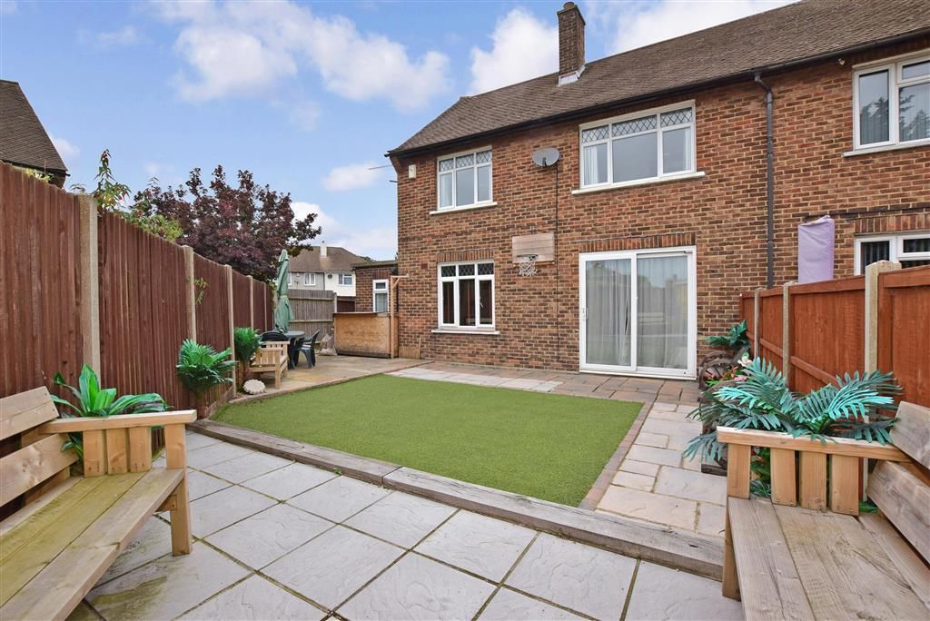 4 bed semidetached house for sale in Lansbury Crescent, Dartford, Kent