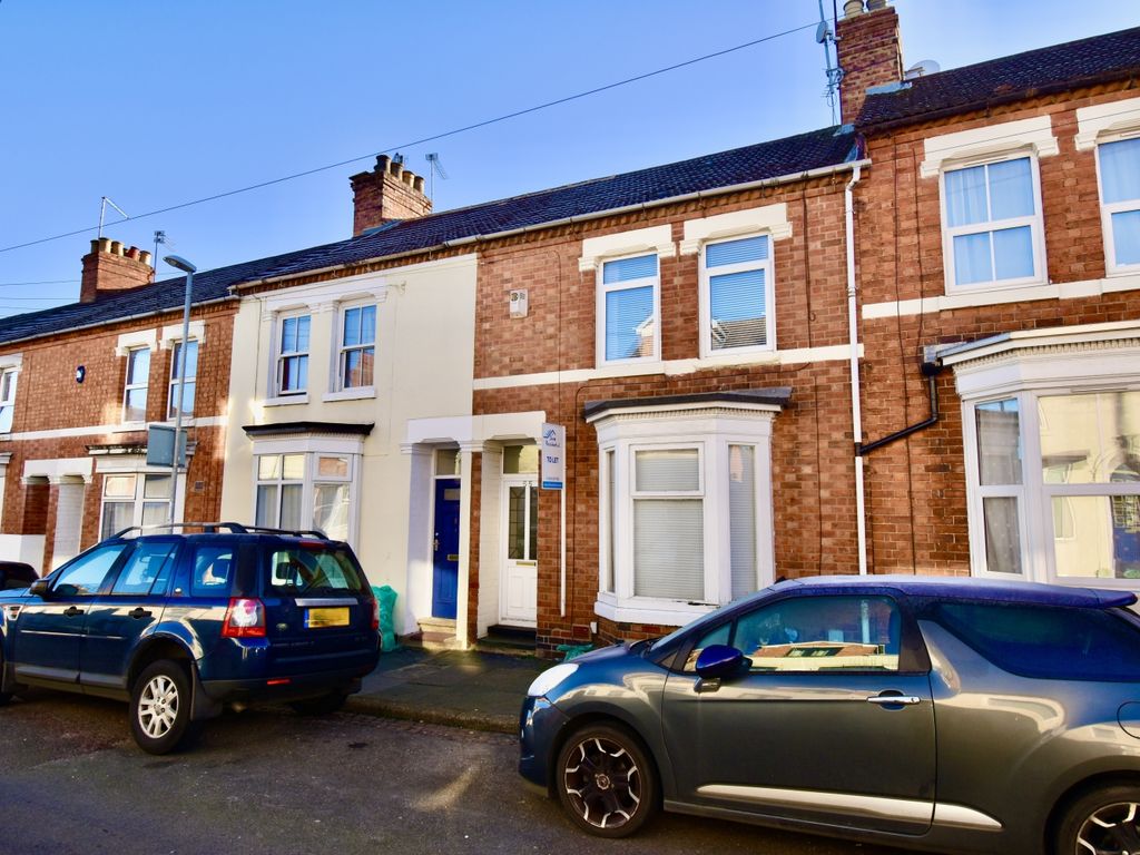 2 bed terraced house to rent in Junction Road, Northampton NN2, £895