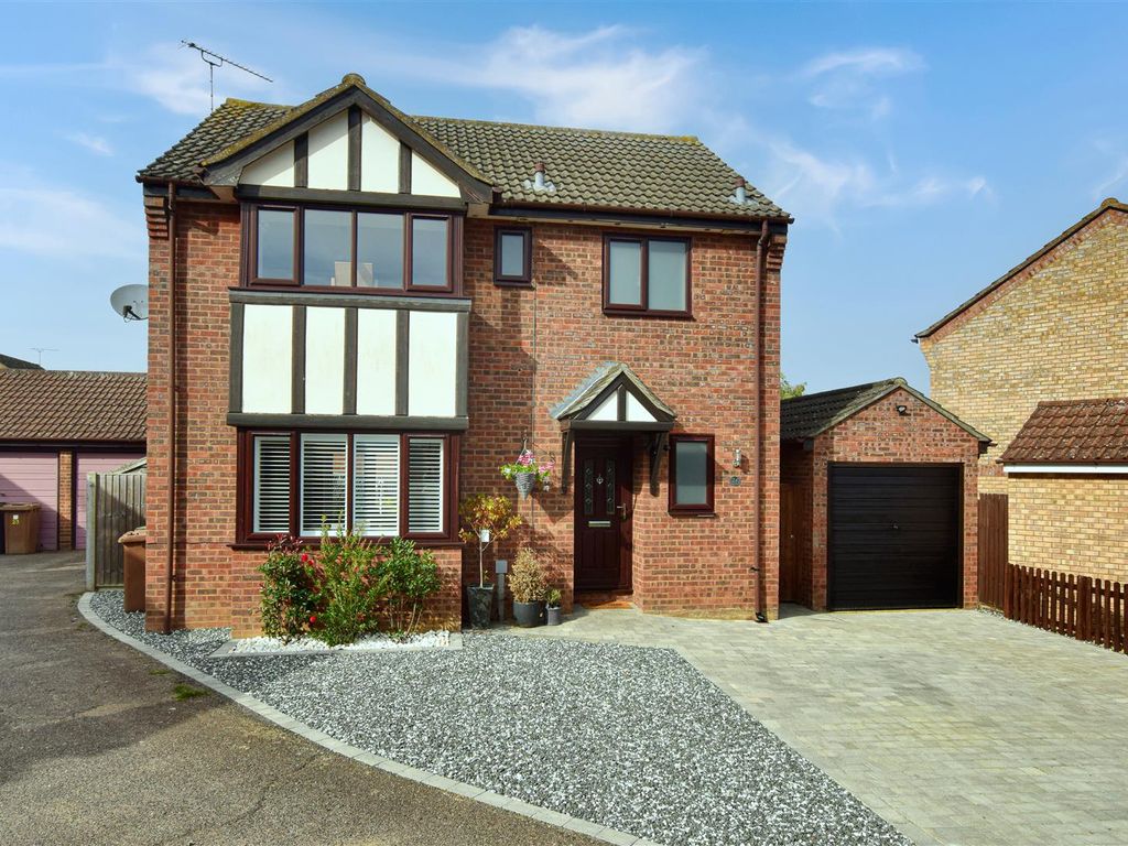 4 bed detached house for sale in Turner Road, Stowmarket IP14, £350,000