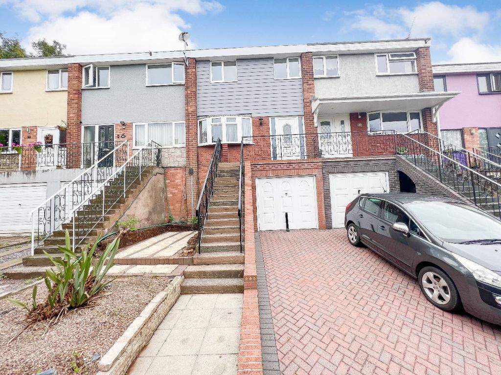 3 bed terraced house to rent in Stourbridge Road, Kidderminster DY10