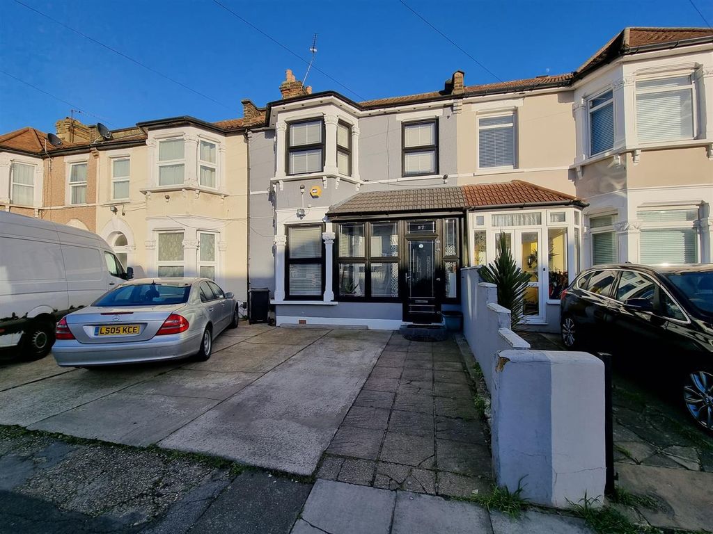 4 bed property for sale in Dalkeith Road, Ilford IG1 Zoopla