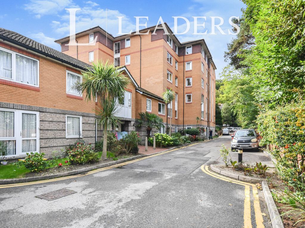 2 bed flat to rent in St. Peters Road, Bournemouth BH1, £1,050 pcm Zoopla