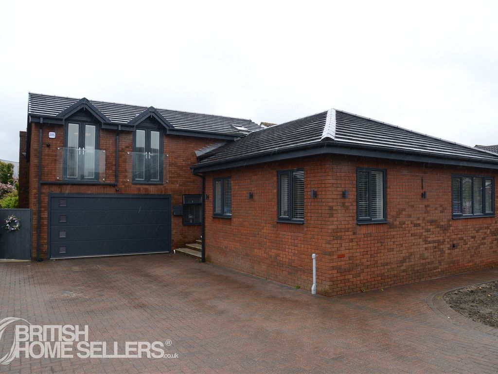 5 bed detached house for sale in Dalton Heights, DaltonLeDale, Seaham