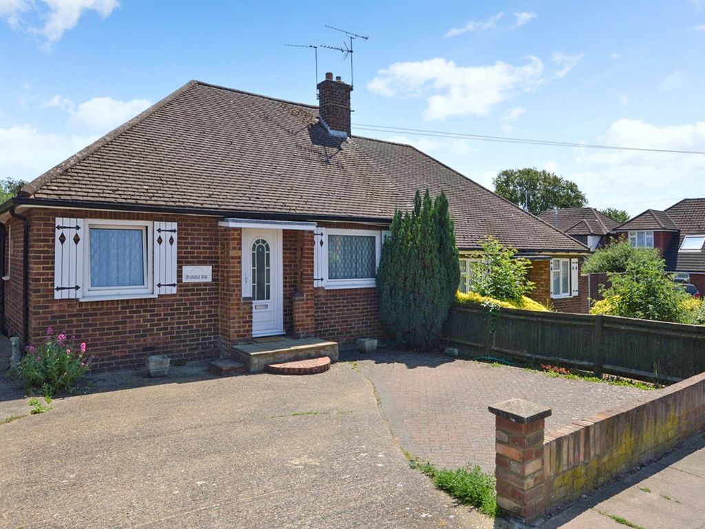 2 bed bungalow for sale in Langdale Road, Dunstable, Bedfordshire LU6