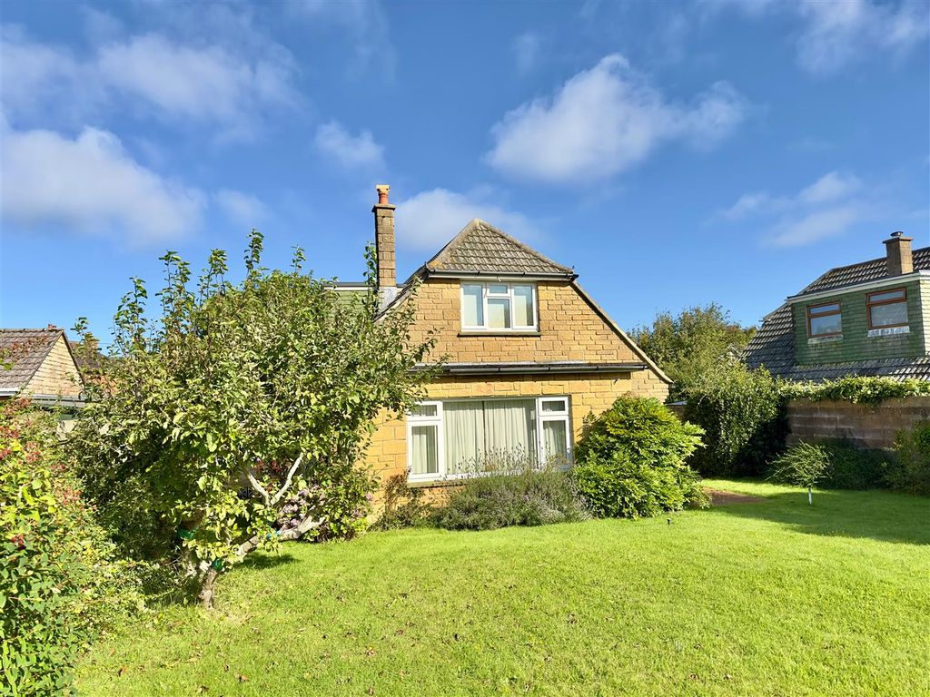 4 bed chalet for sale in Camp Road, Freshwater PO40, £399,950 Zoopla