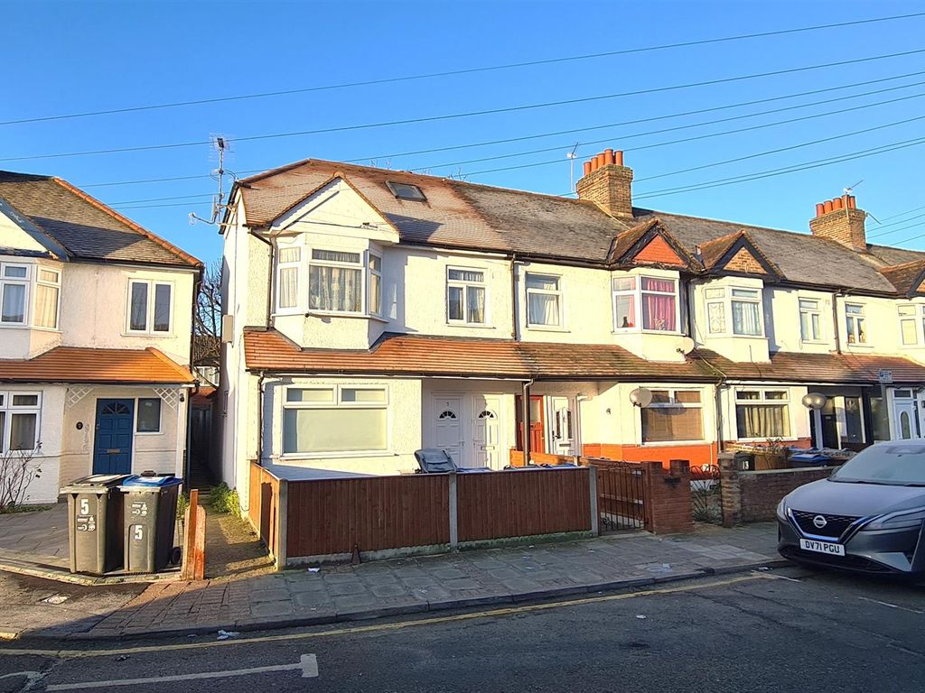 3 bed to rent in Kimble Road, Colliers Wood, London SW19 Zoopla